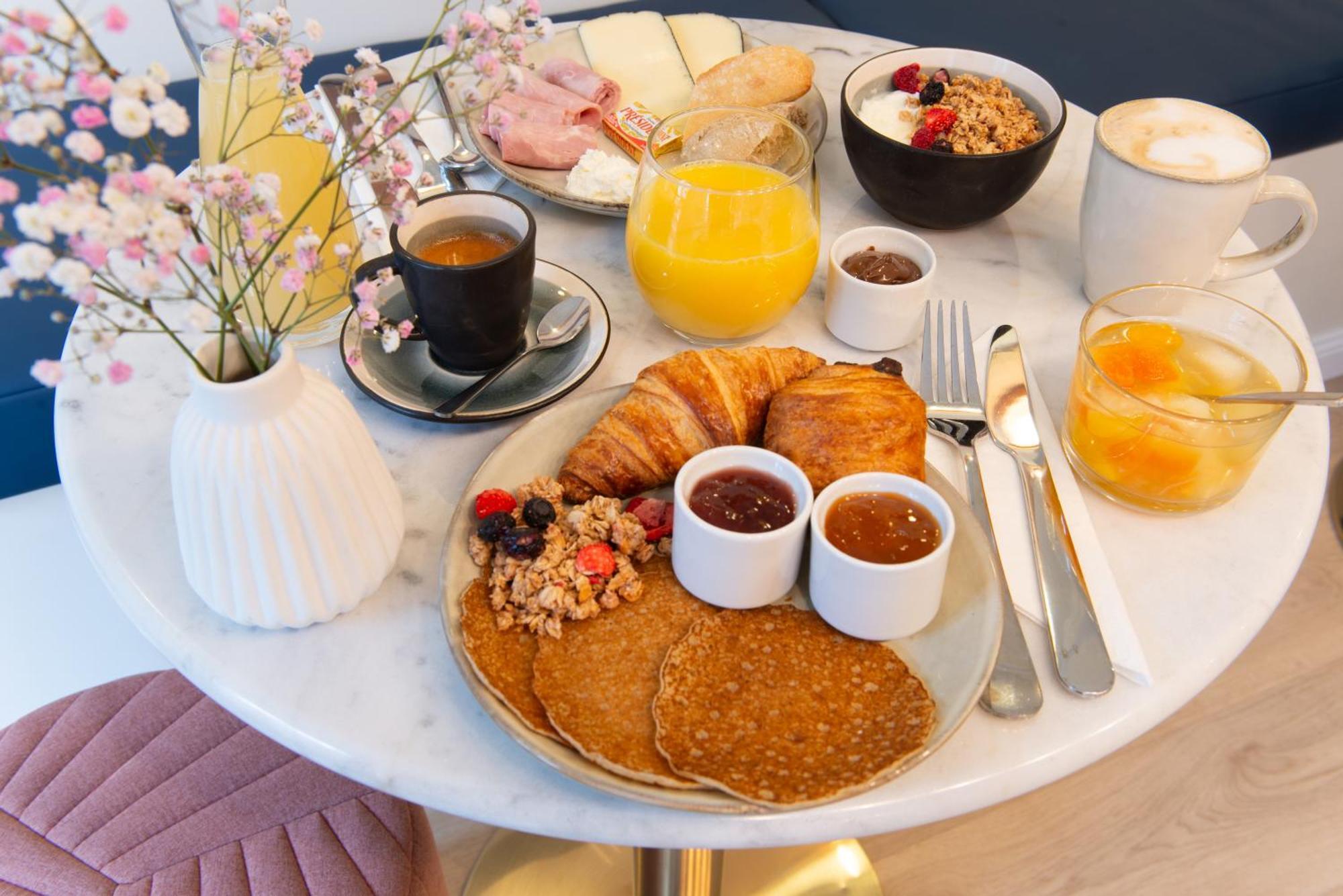 Hotel Avama Prony Paris Eksteriør bilde